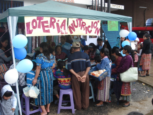 loteria de la nutrición en la feria de Totonicapán